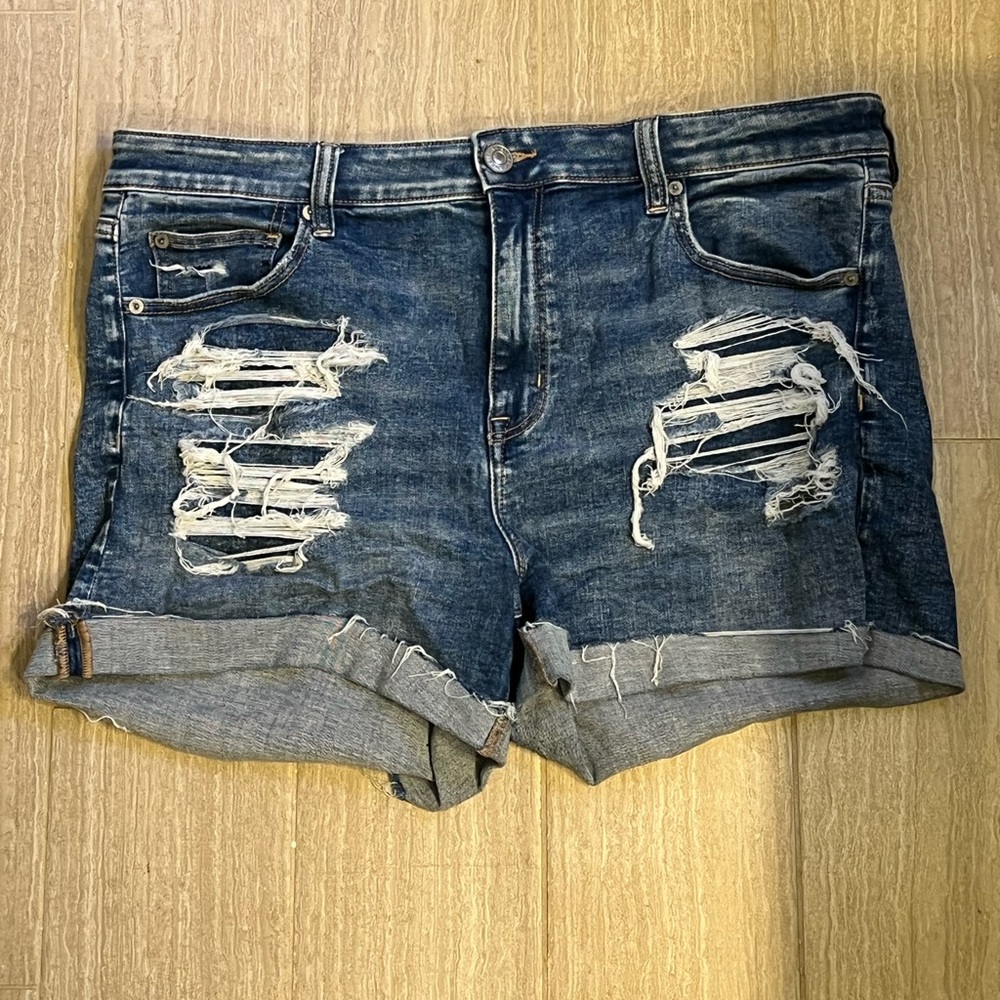 American Eagle Distressed ‘Hi Rise Shortie’